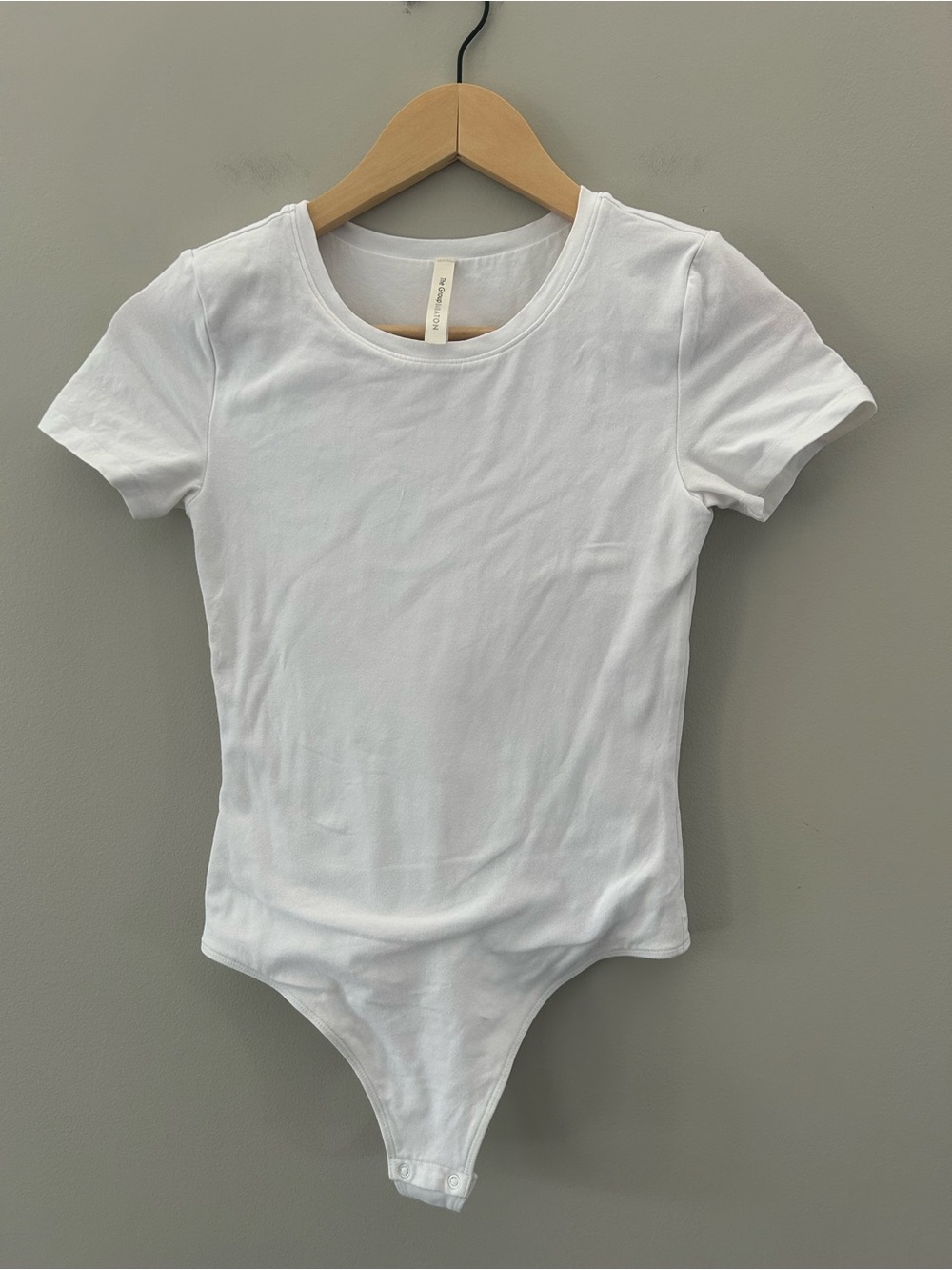The Group Babaton Classic White Short Sleeve Contour Vivacity Crew Neck Bodysuit - Picture 3 of 7